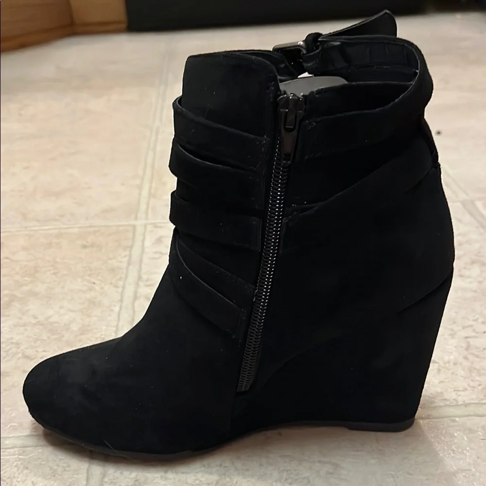 Black Heeled Boots with Wedge Heel and Decorative Strap - Picture 3 of 4